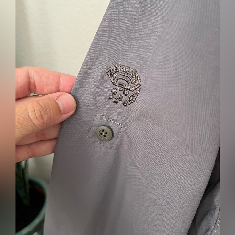 EUC Men's Mountain Hardware Gray shirt - Picture 13 of 16